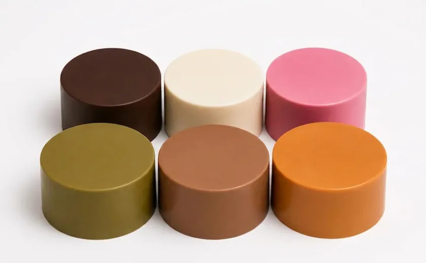 Decolate cylindrical chocolate blocks